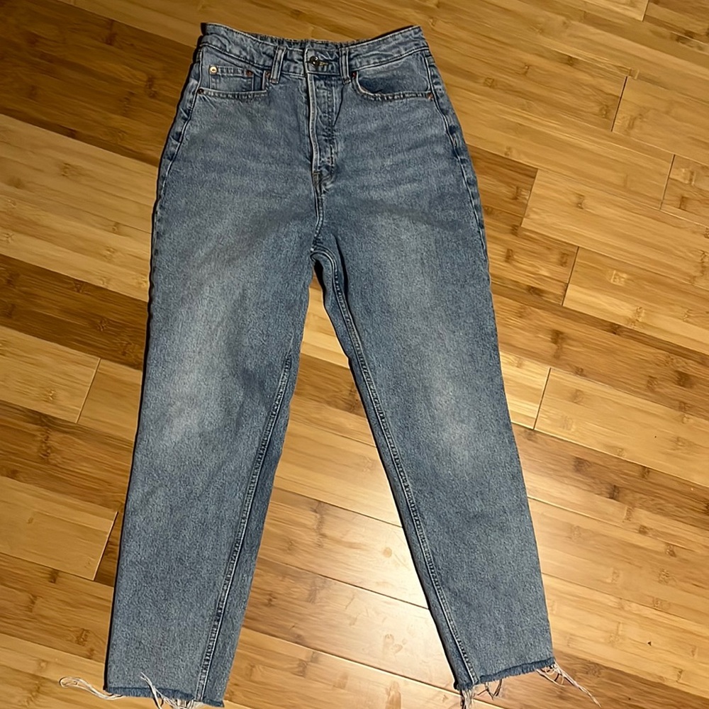 H&M Light Wash Frayed Mom Jeans